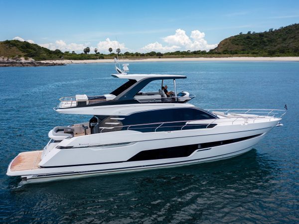 Fairline Squadron 68 in Thailand Cruising