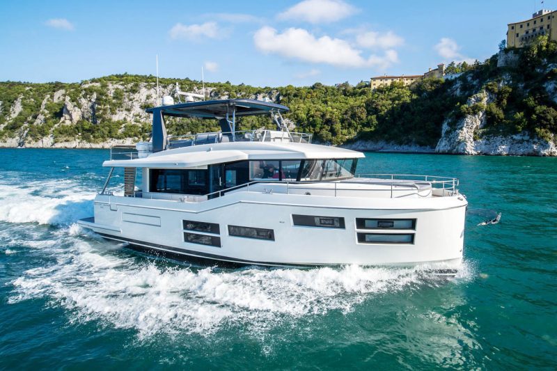 Beneteau Grand Trawler 62