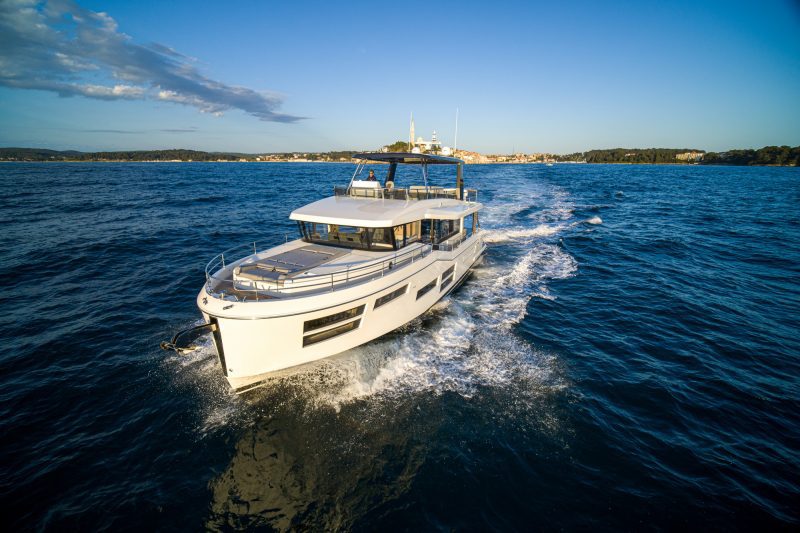 Grand Trawler 62