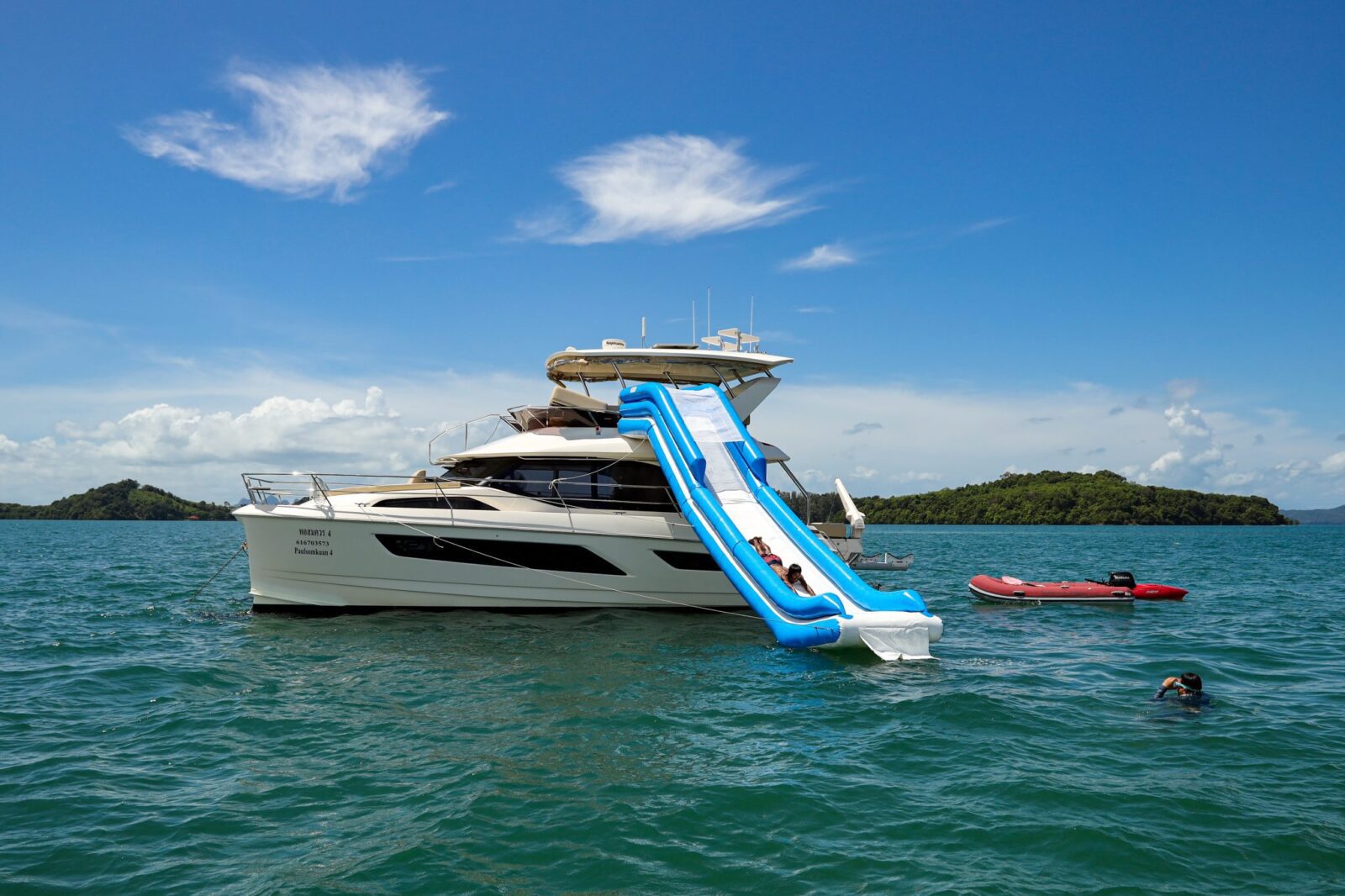 Simpson Marine - Aquila 44