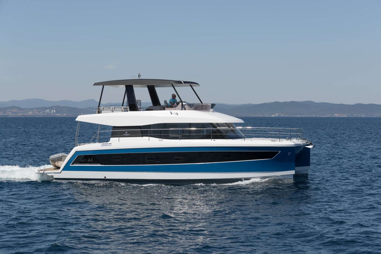 Simpson Marine - ENDLESS BEAUTY